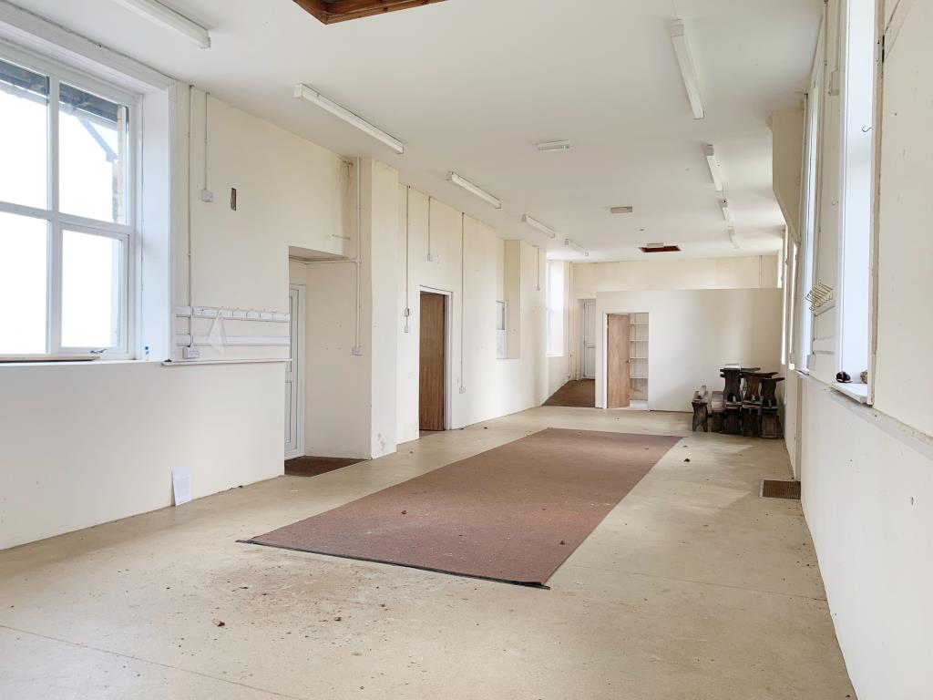 Lot: 21 - FORMER CHURCH HALL WITH POTENTIAL - Meeting room